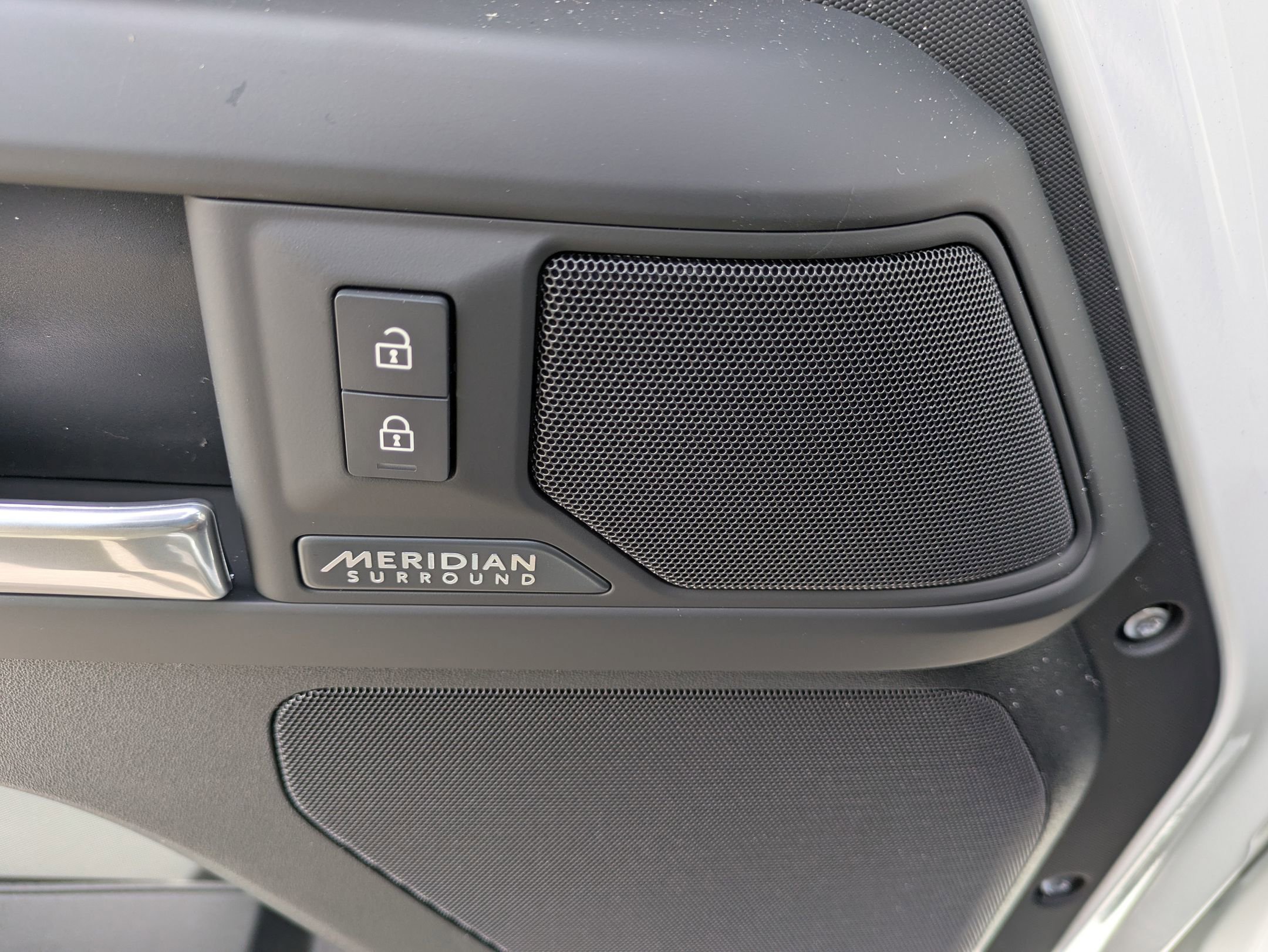 New 2026 Land Rover Defender 110 X-Dynamic SE image 23