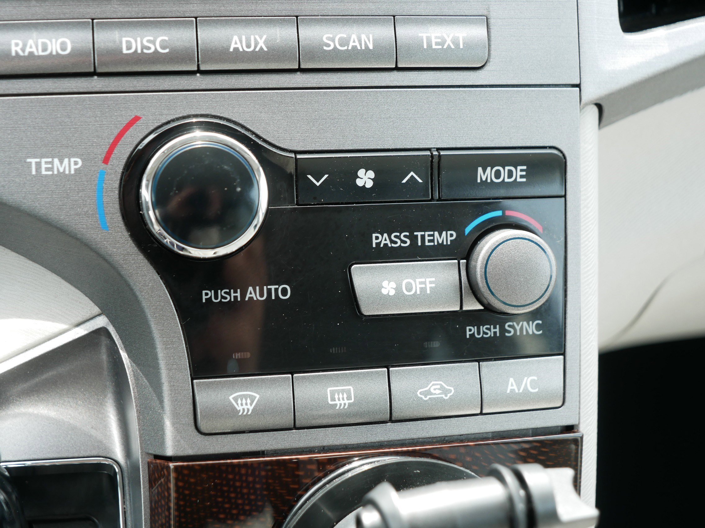 Used 2012 Toyota Venza LE AWD/4WD image 23