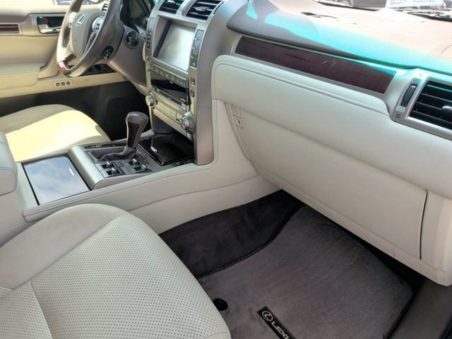 Used 2018 Lexus GX 460 Luxury w/ Preferred Accessory Package AWD/4WD image 27