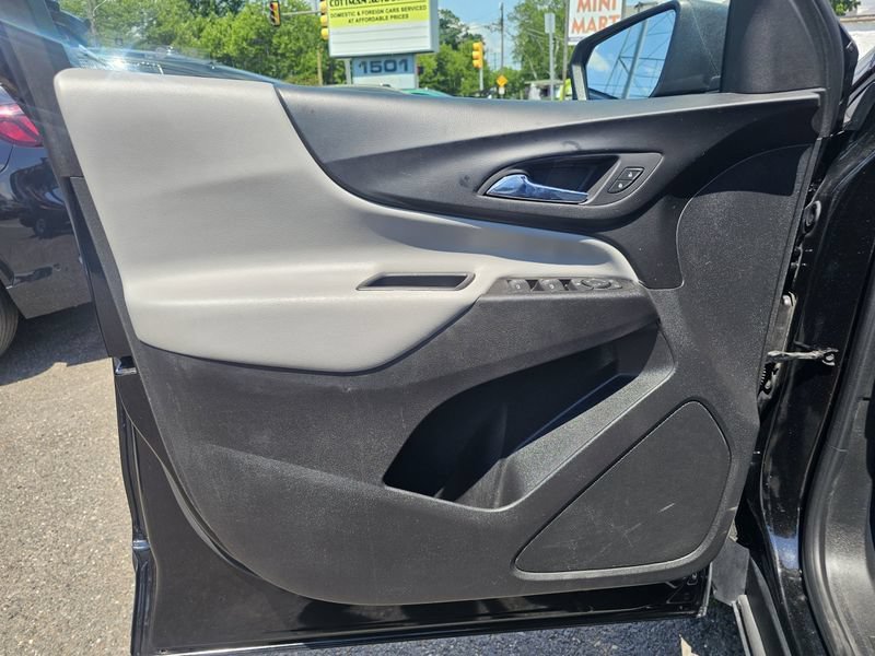 Used 2020 Chevrolet Equinox LS w/ LS Convenience Package FWD image 14