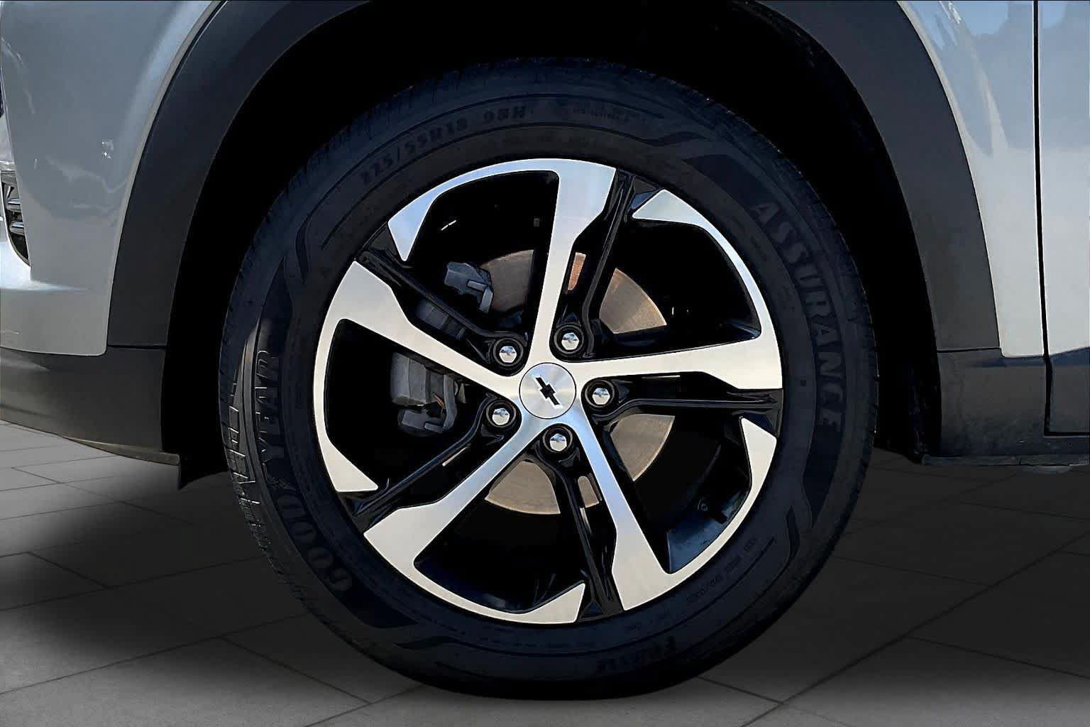 Used 2025 Chevrolet Trax RS w/ Driver Confidence Package FWD image 11