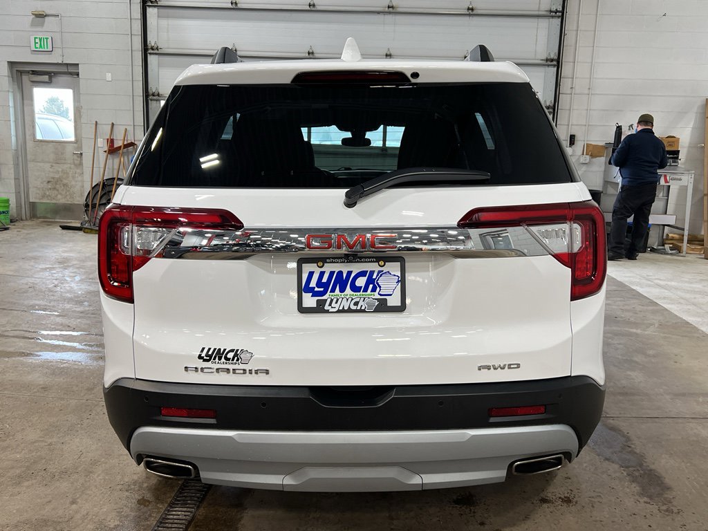 Used 2023 GMC Acadia SLE w/ Driver Convenience Package image 3