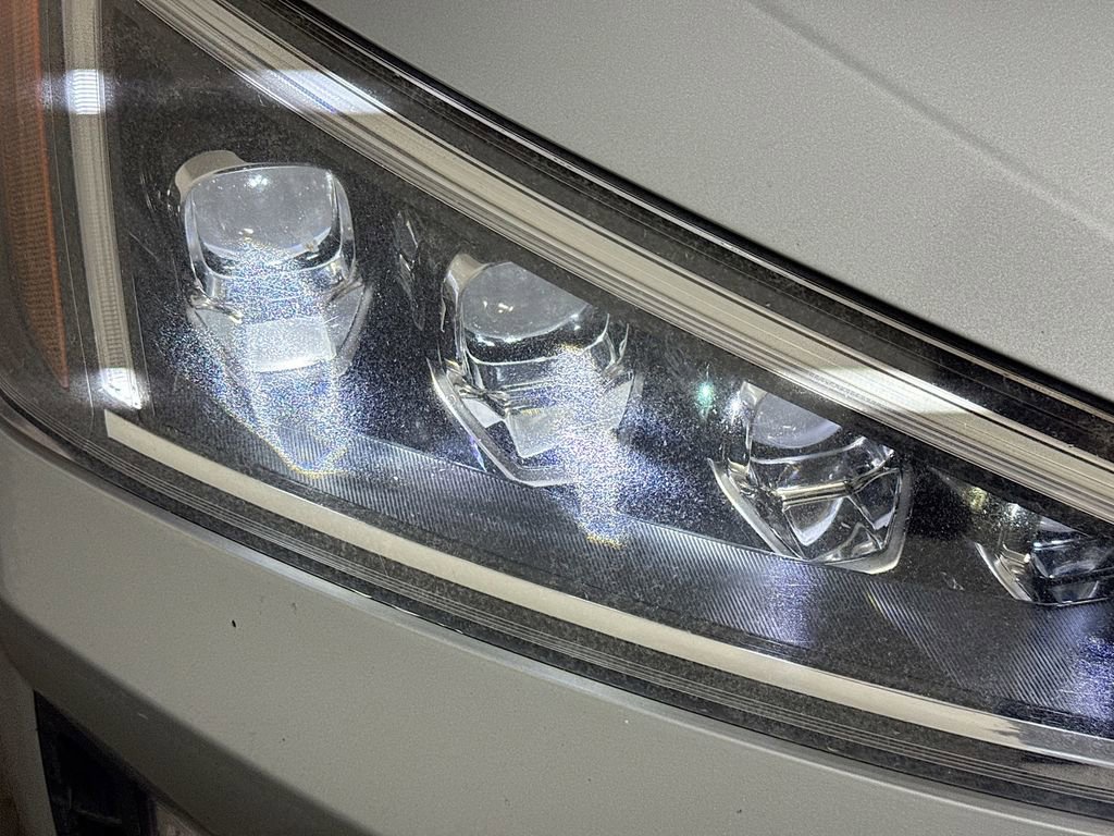 Used 2020 Hyundai Elantra Limited w/ Ultimate Package 03 image 38