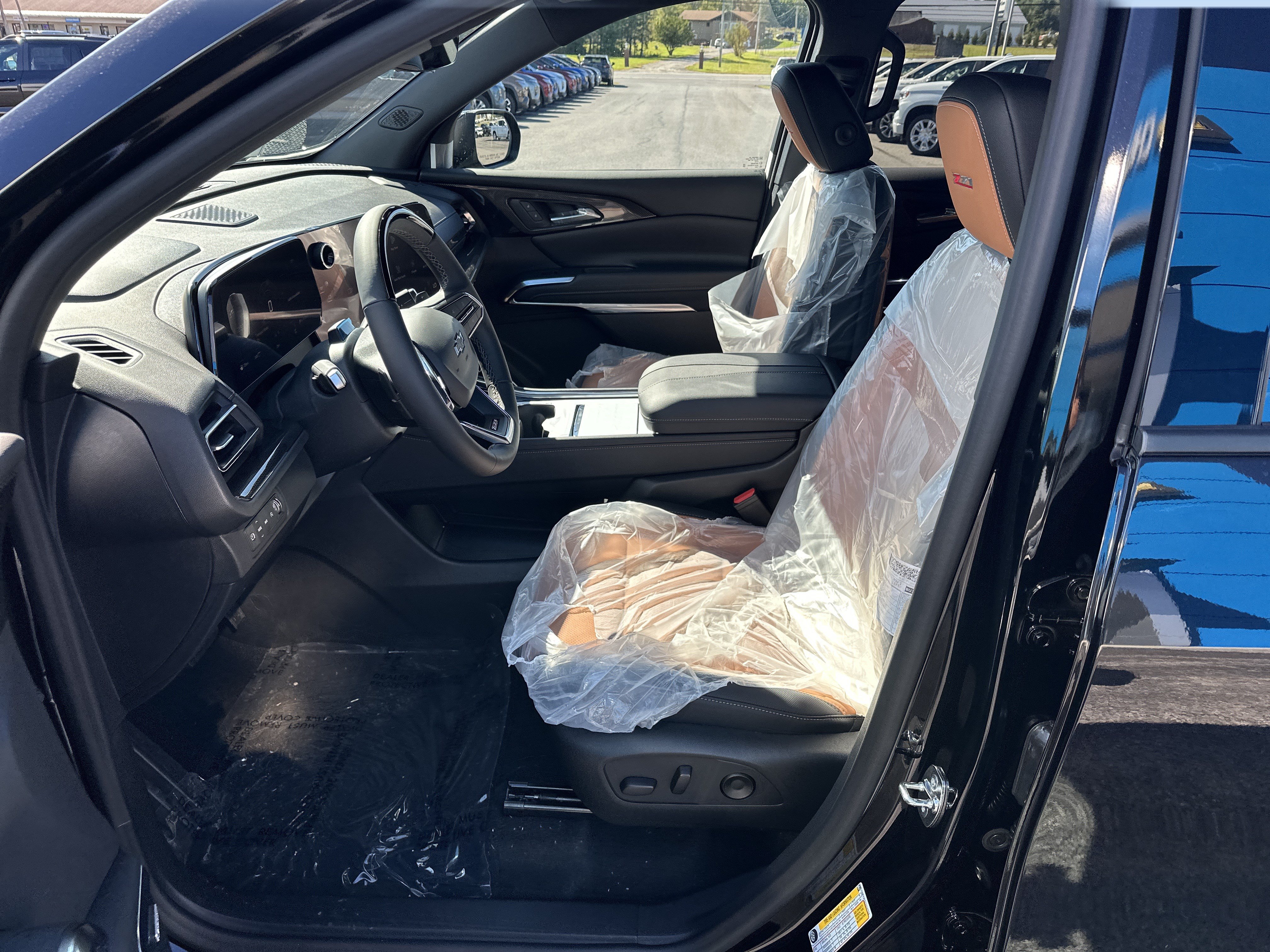 New 2027 Chevrolet Traverse Z71 w/ Enhanced Driving Package AWD/4WD image 9