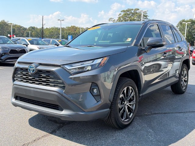 Used 2022 Toyota RAV4 XLE Premium AWD/4WD image 8