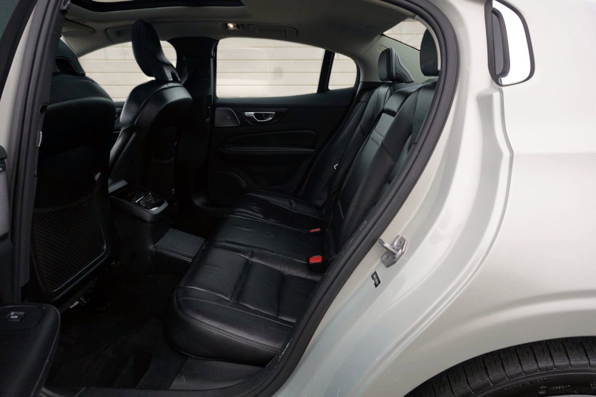 Used 2022 Volvo S60 T8 Inscription image 18