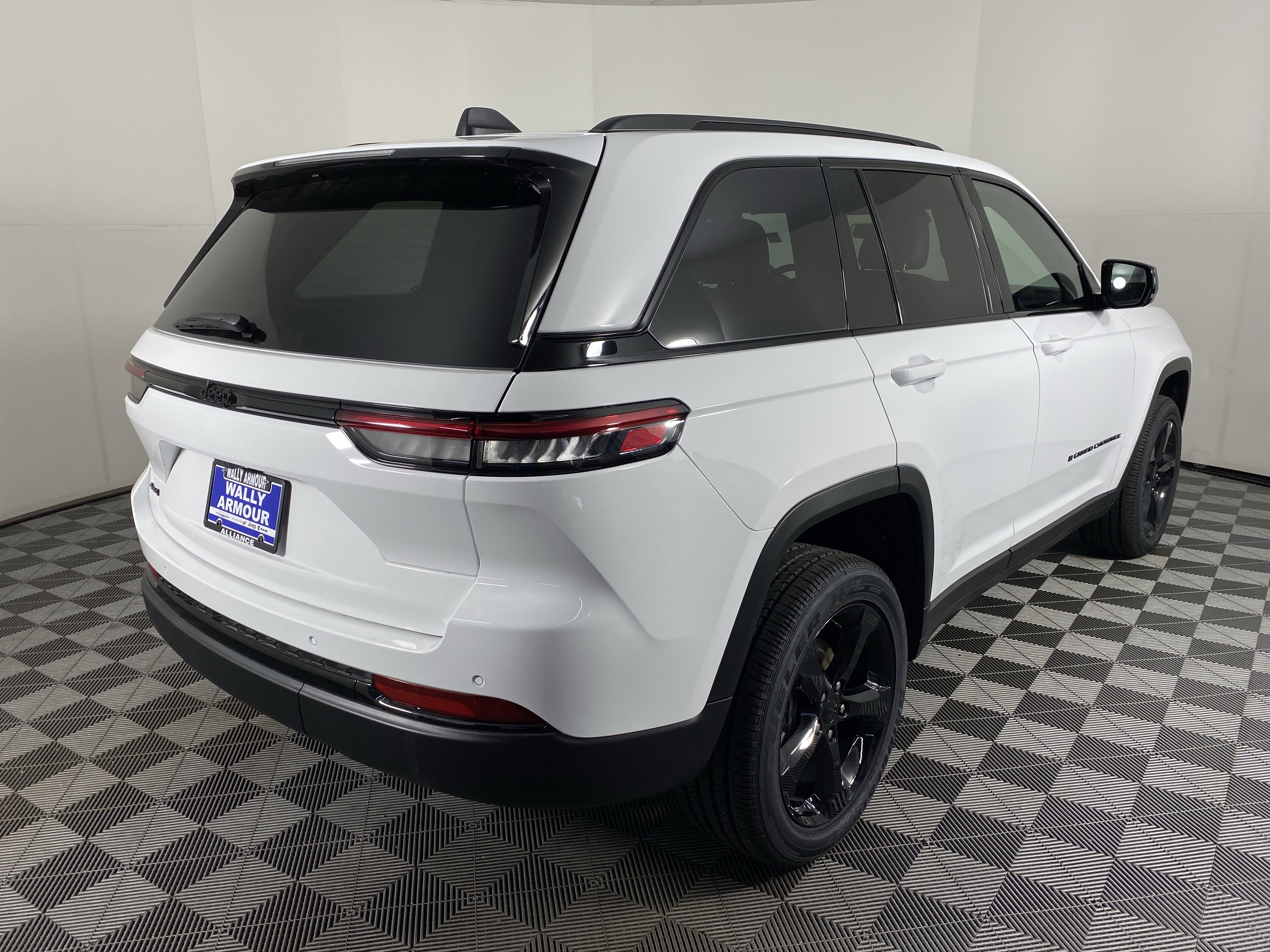 New 2025 Jeep Grand Cherokee Altitude image 7