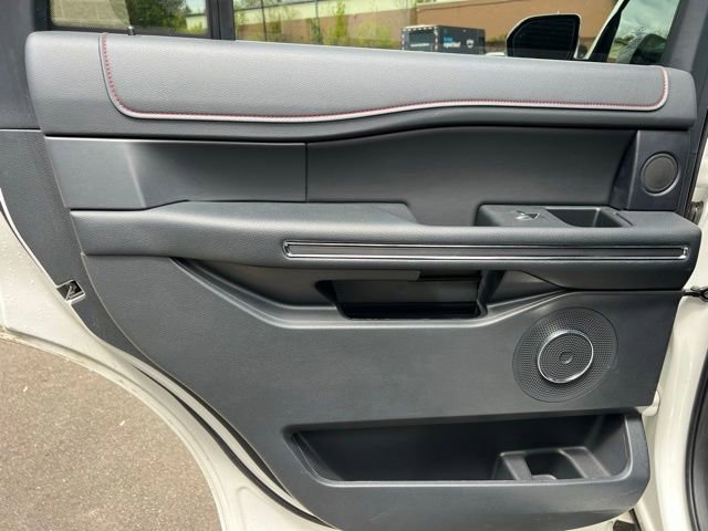 Used 2024 Ford Expedition Limited AWD/4WD image 18