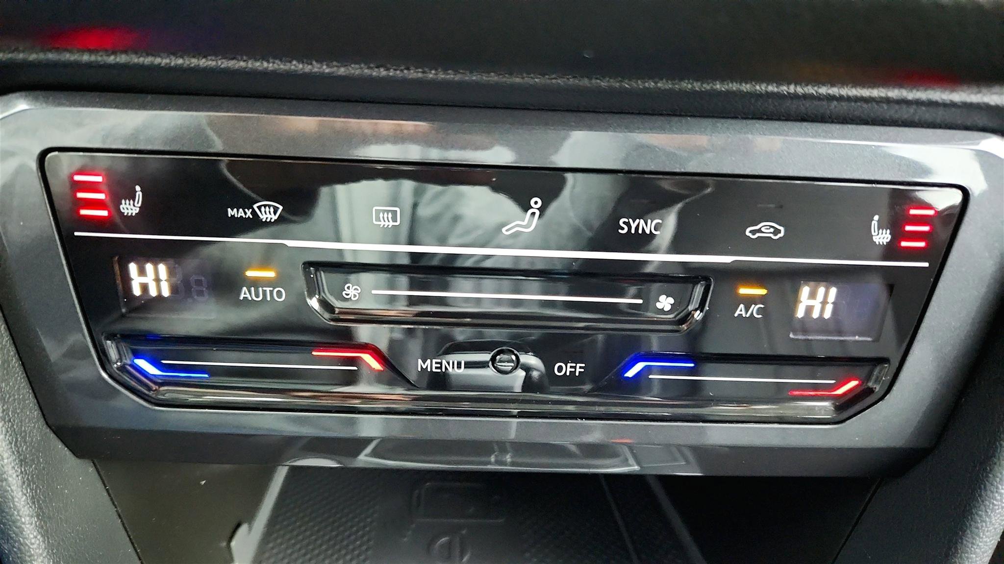 Used 2024 Volkswagen Tiguan SE image 37