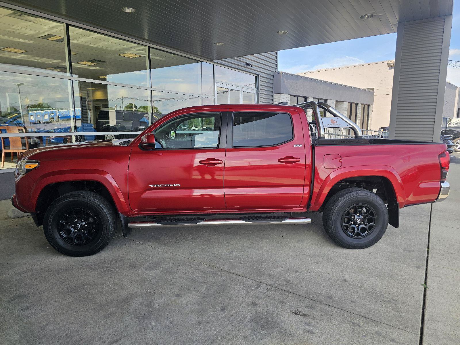 Used 2021 Toyota Tacoma SR5 AWD/4WD image 2