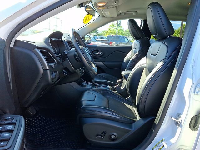 Used 2019 Jeep Cherokee Latitude Plus w/ Cold Weather Group AWD/4WD image 14