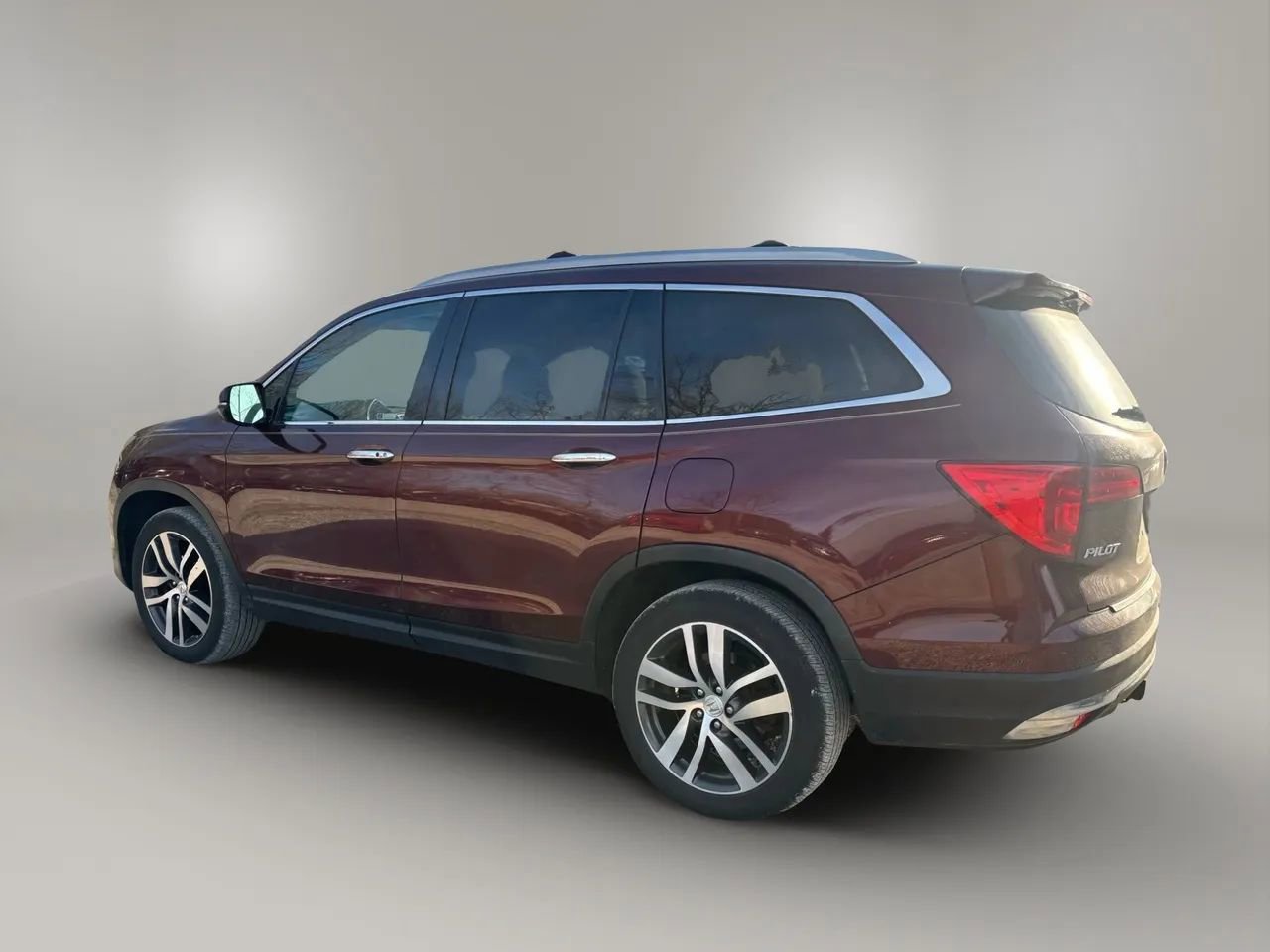 Used 2018 Honda Pilot Touring image 8