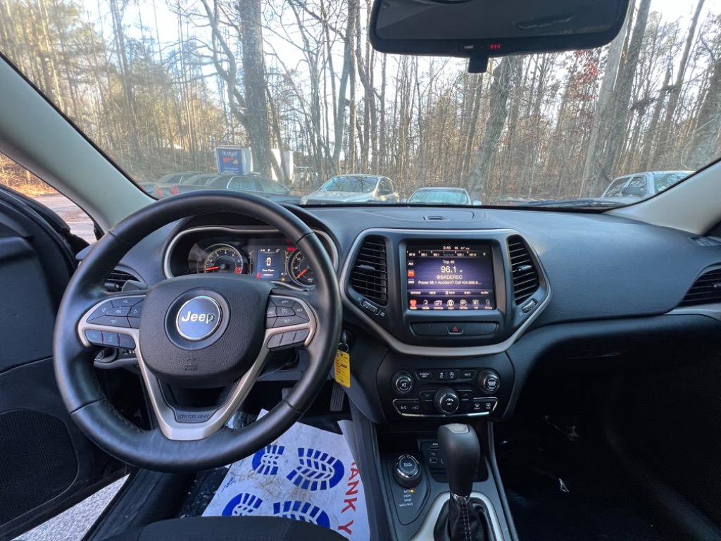 Used 2015 Jeep Cherokee Latitude w/ Cold Weather Group AWD/4WD image 20