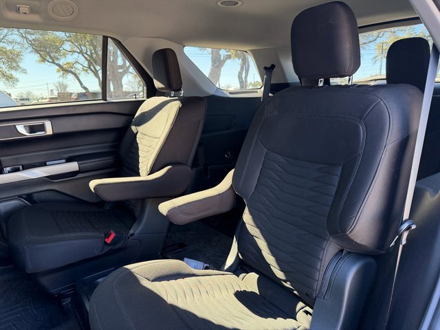 Used 2021 Ford Explorer XLT image 17