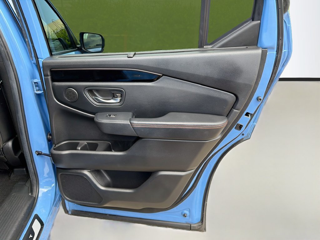 Used 2025 Honda Pilot TrailSport image 32