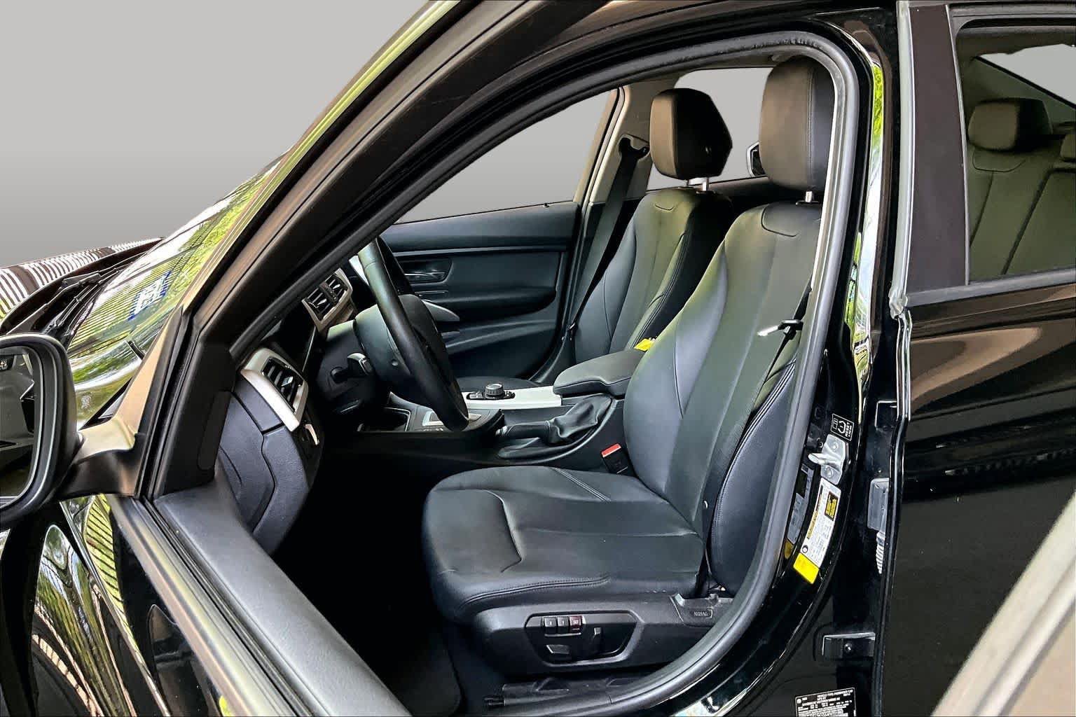 Used 2015 BMW 320i Sedan RWD image 7