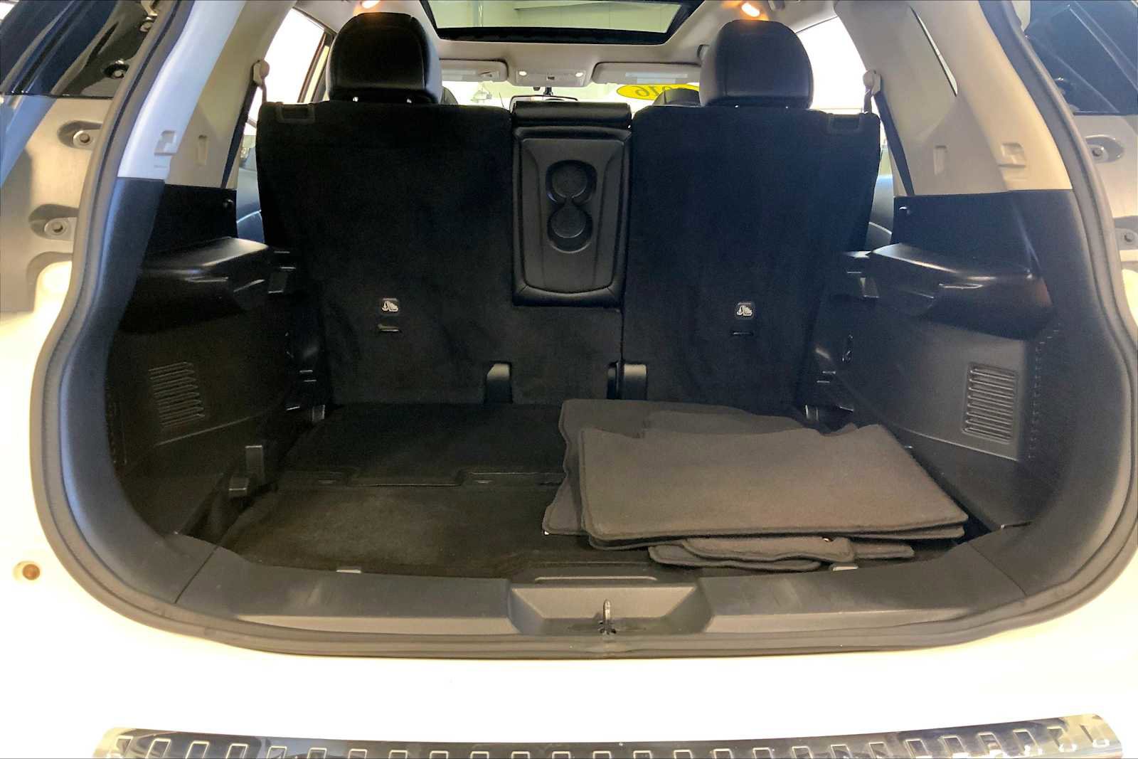 Used 2016 Nissan Rogue SL w/ SL Premium Package image 34