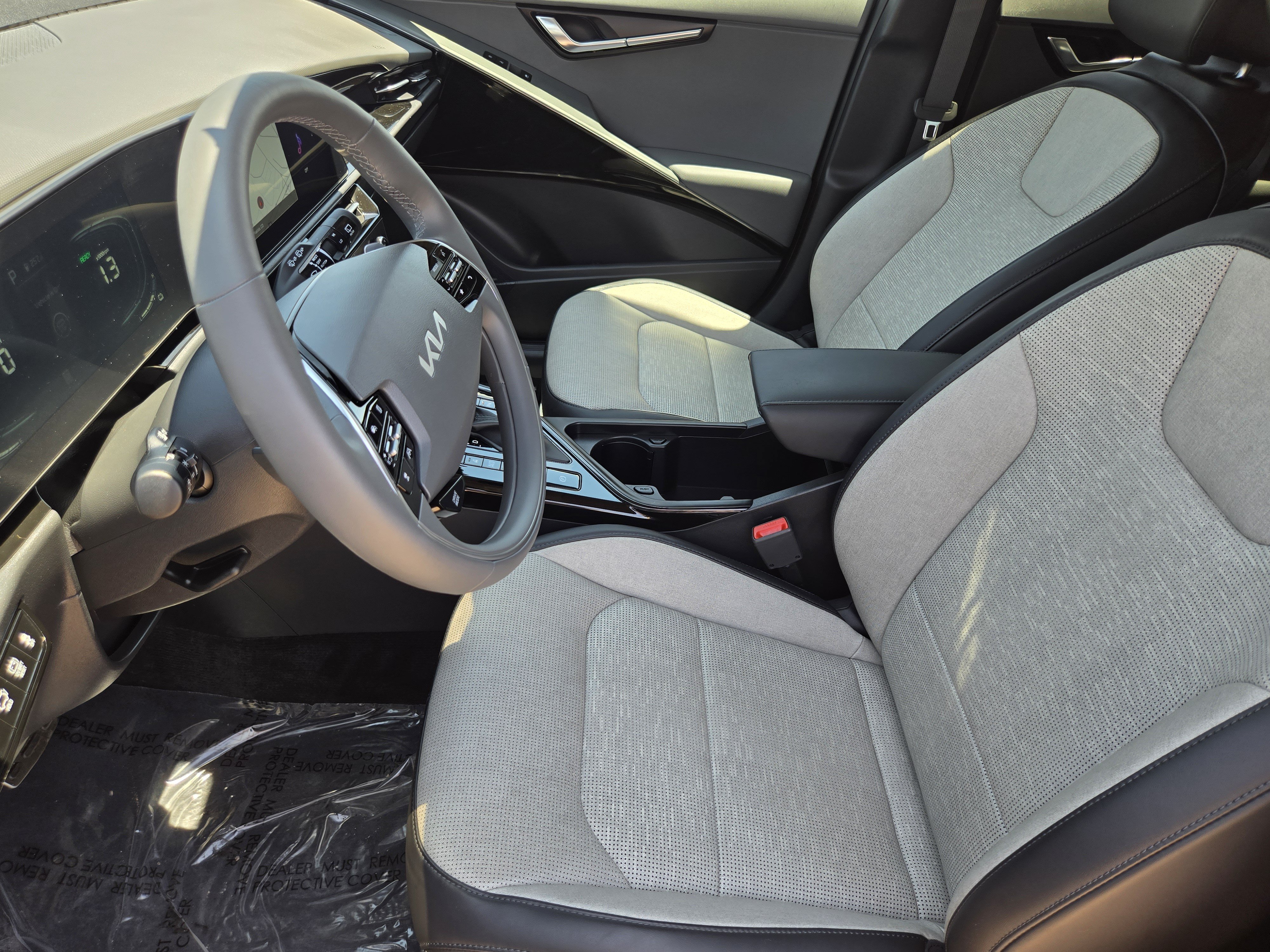 Used 2025 Kia Niro SX Touring FWD image 8