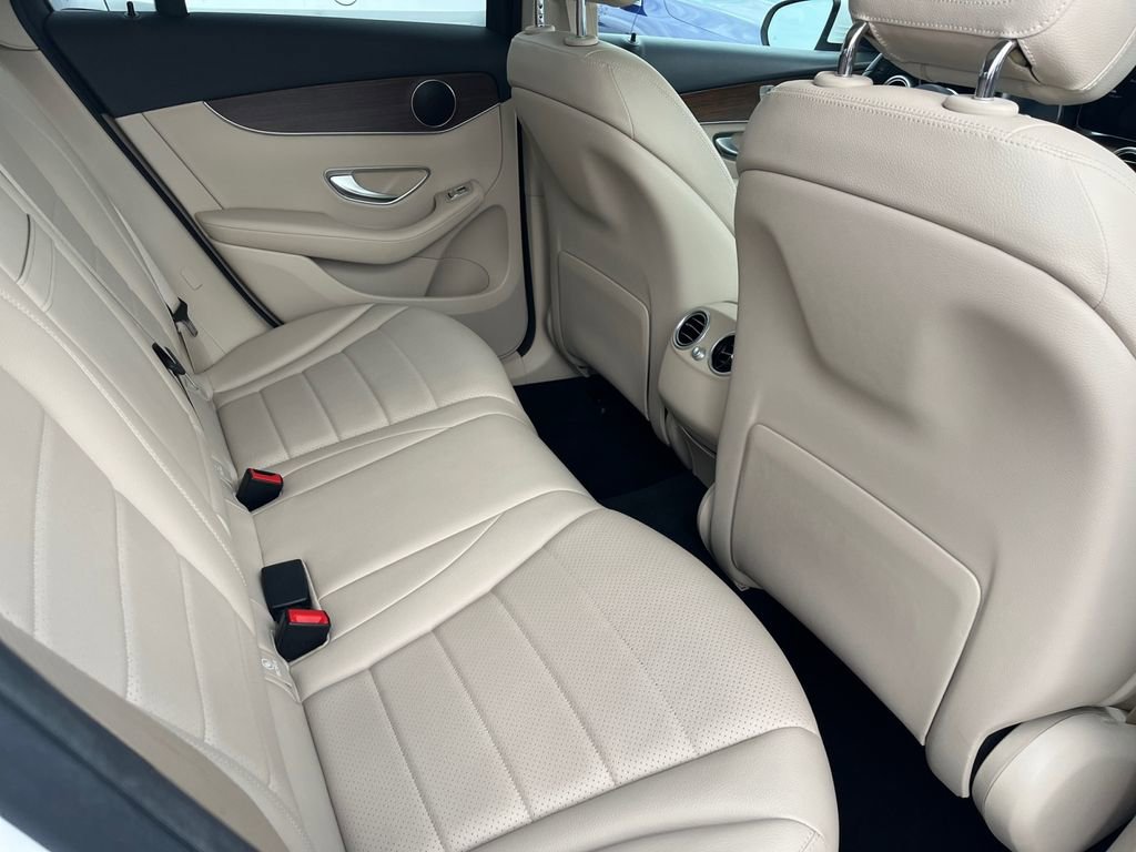 Certified 2022 Mercedes-Benz GLC 300 4MATIC w/ Premium Package Lite image 19