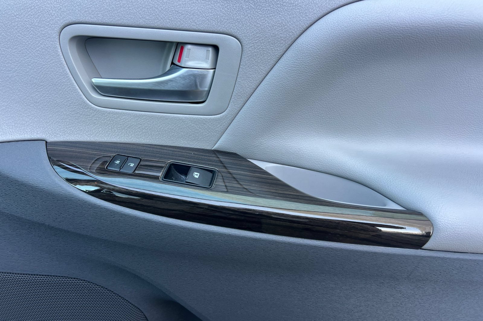 Used 2020 Toyota Sienna XLE FWD image 21