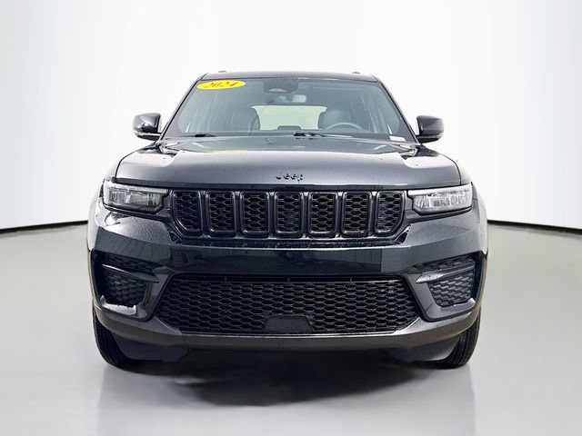 Used 2024 Jeep Grand Cherokee Altitude image 2