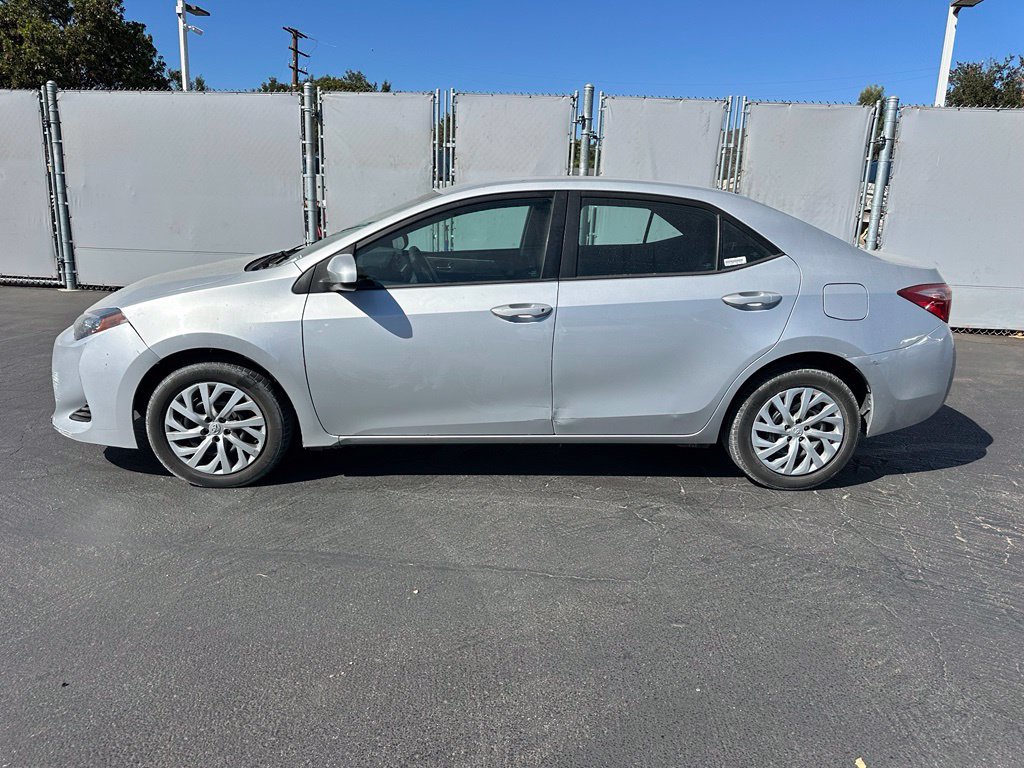 Used 2018 Toyota Corolla LE FWD image 2
