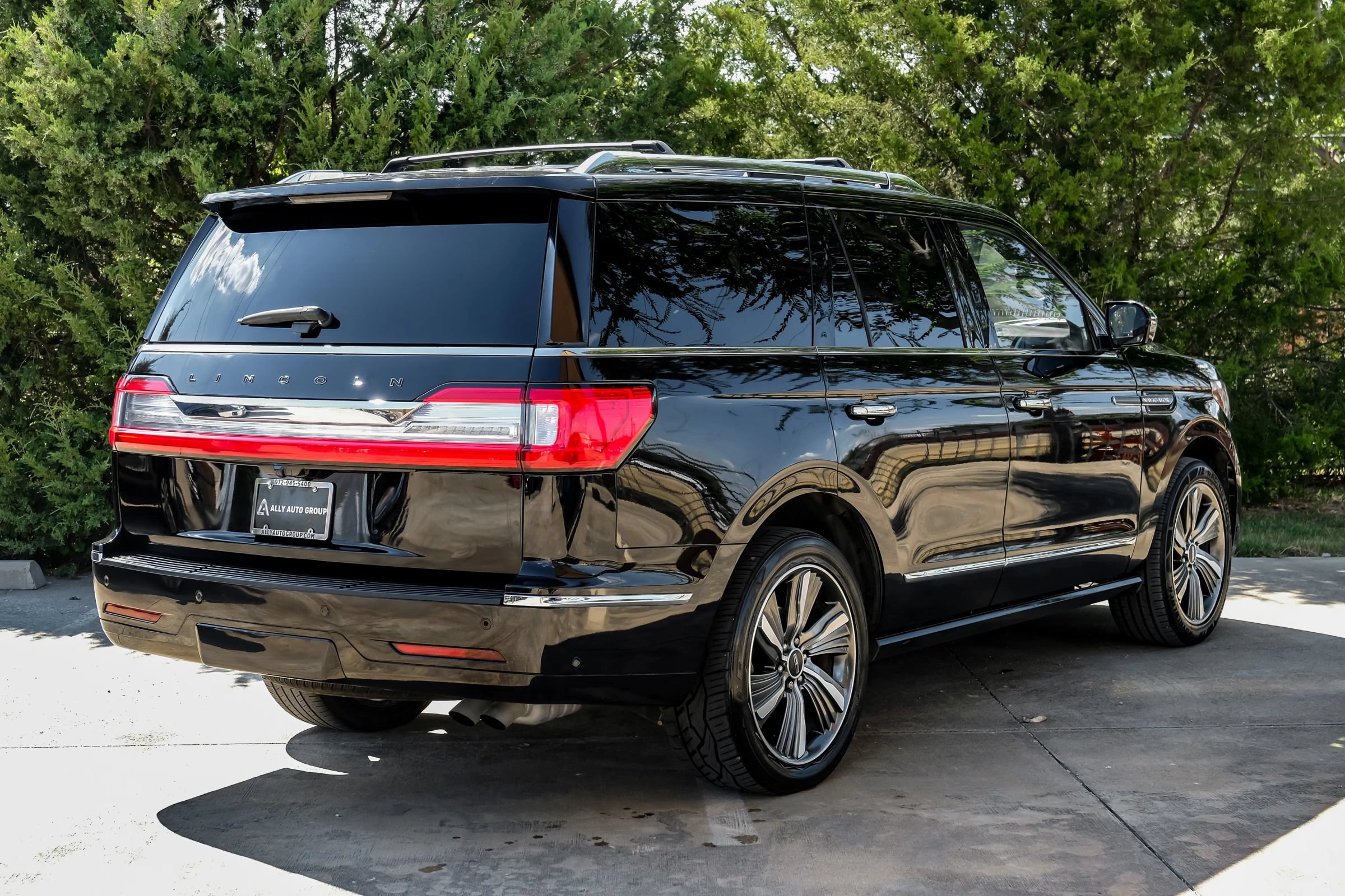 Used 2019 Lincoln Navigator Black Label w/ Cargo Package AWD/4WD image 9