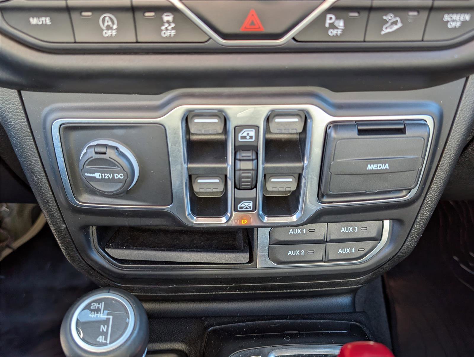 Used 2020 Jeep Wrangler Unlimited Sahara image 24