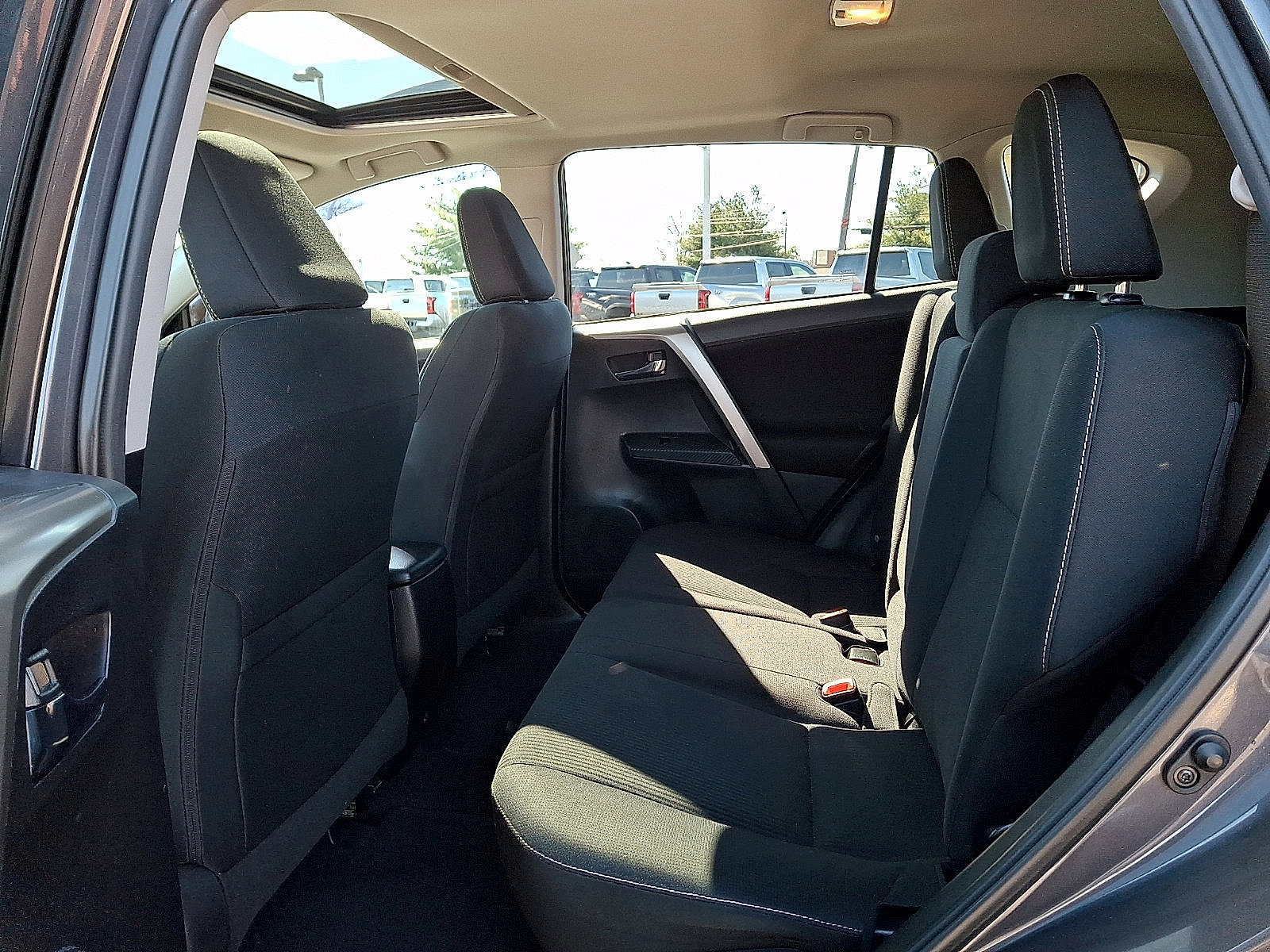 Used 2014 Toyota RAV4 XLE image 10