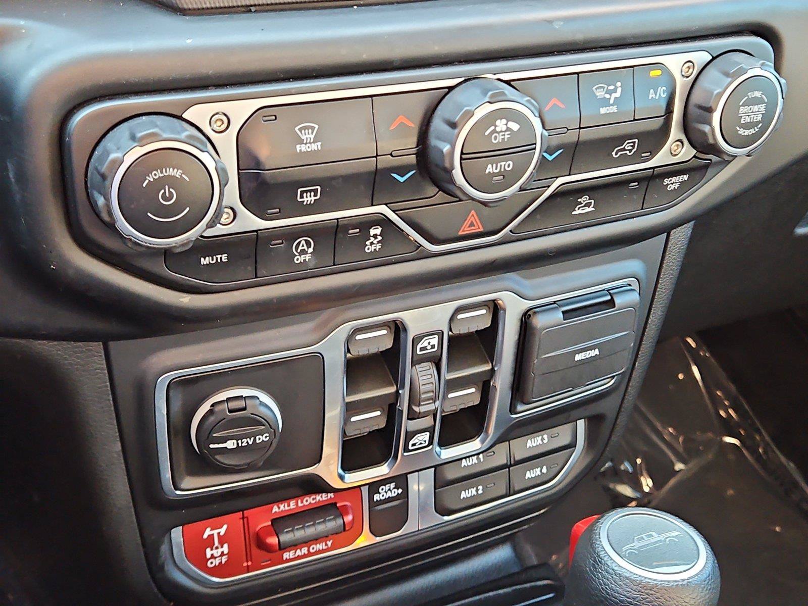 Used 2023 Jeep Gladiator Mojave w/ Trailer Tow Package AWD/4WD image 27