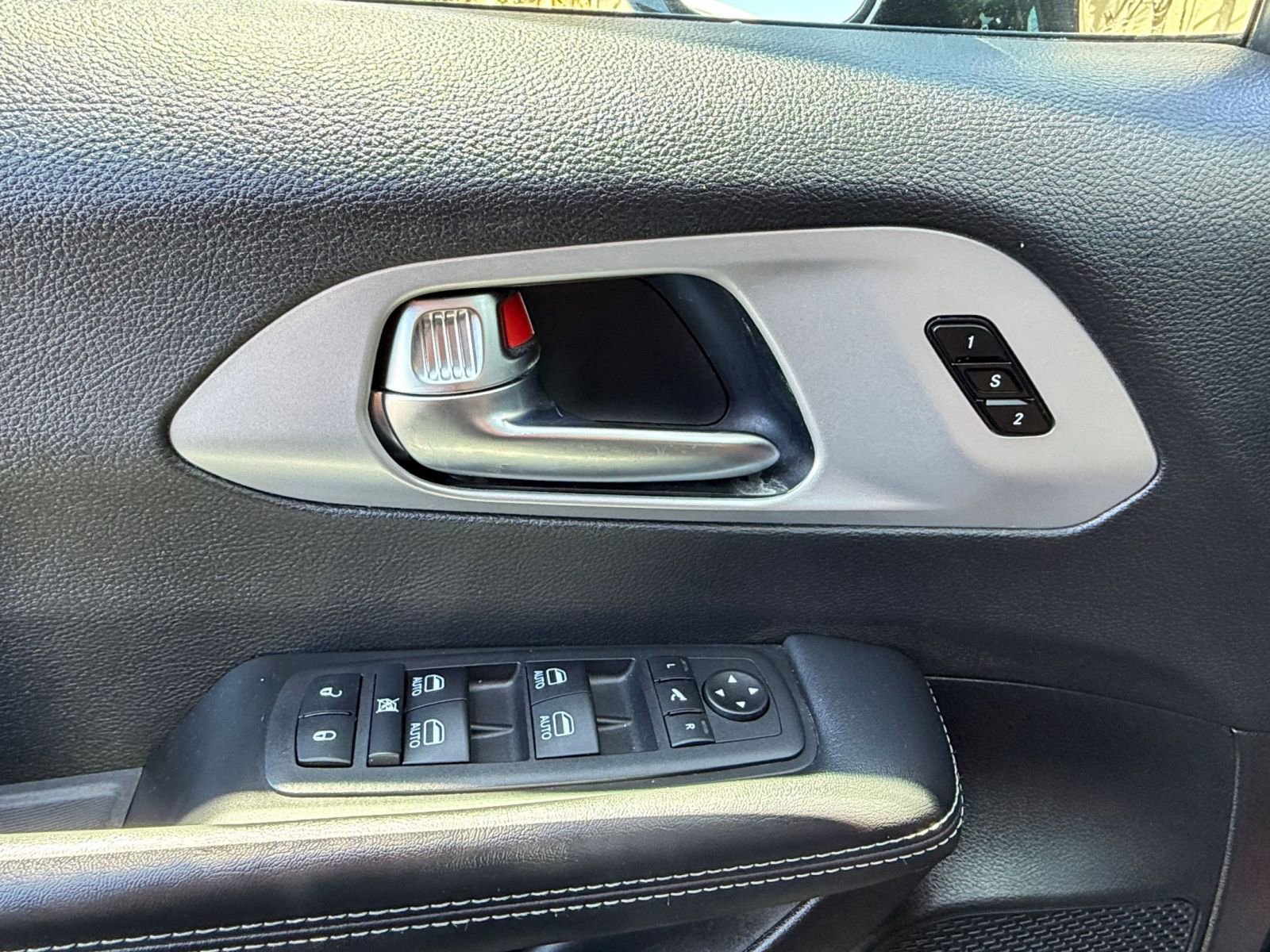 Used 2025 Chrysler Pacifica Limited image 18