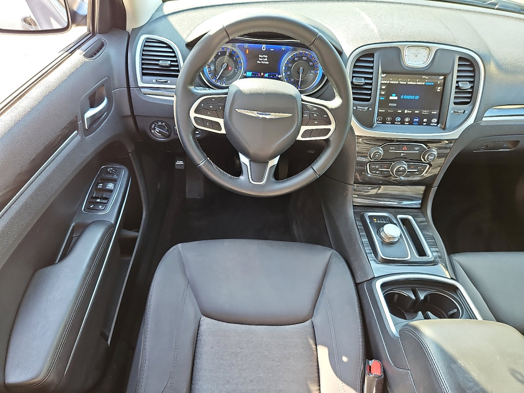 Used 2018 Chrysler 300 Touring image 21