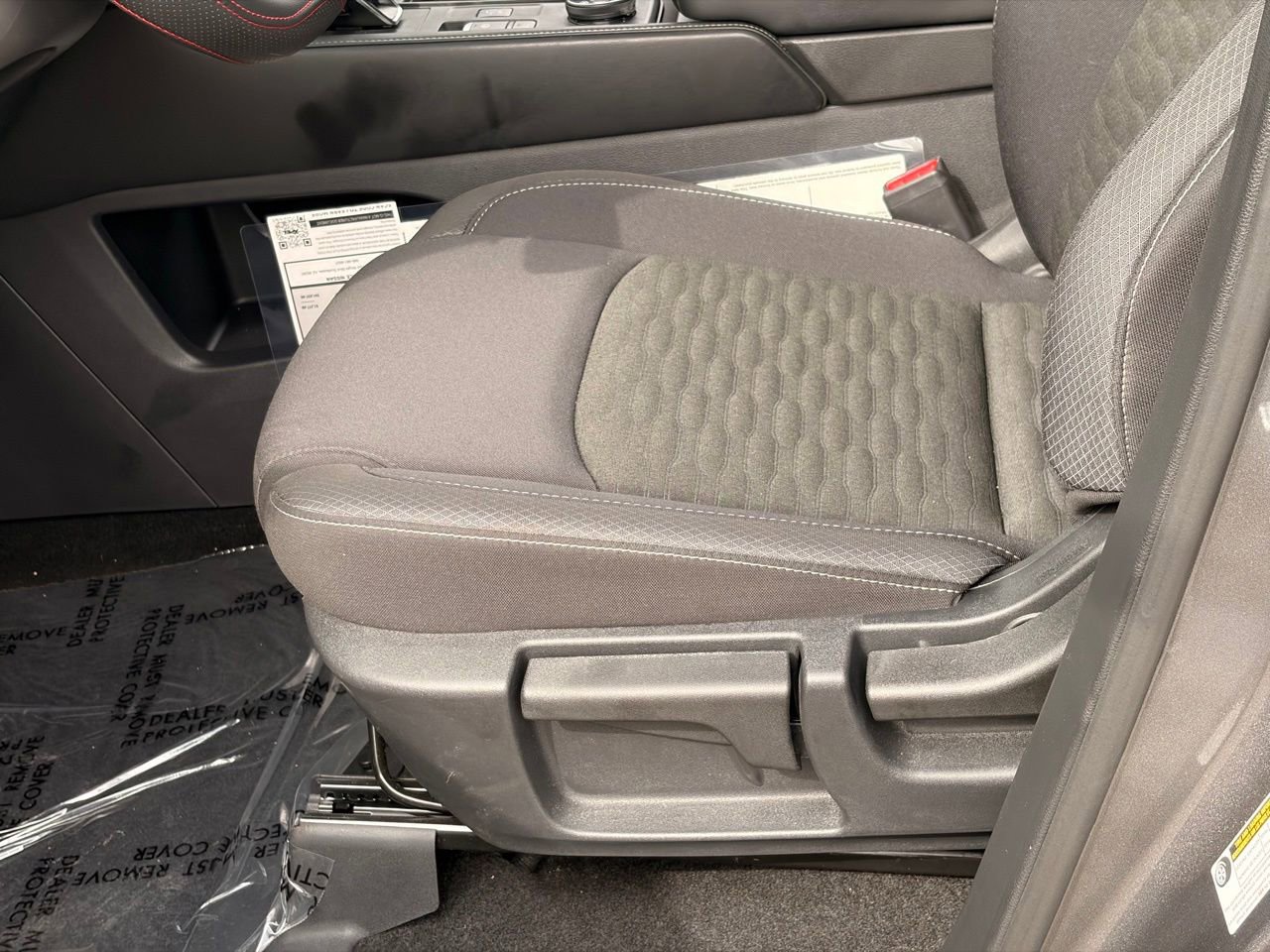 Used 2025 Nissan Pathfinder S AWD/4WD image 28