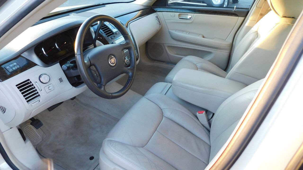 Used 2011 Cadillac DTS FWD image 38