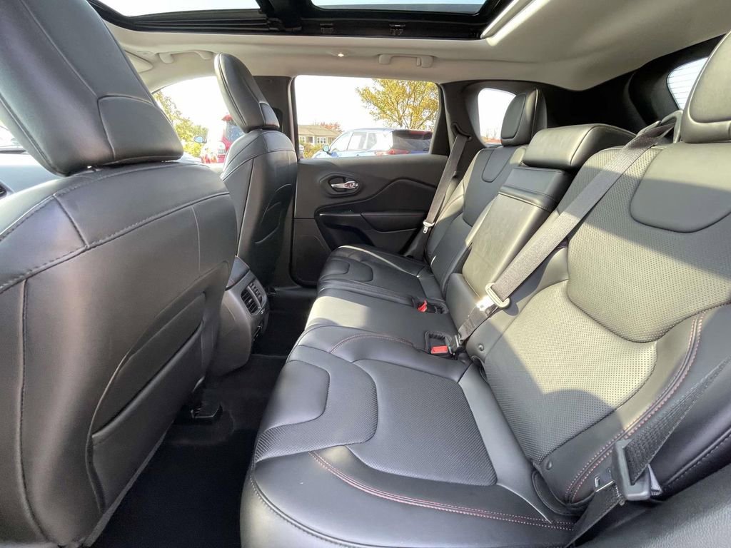 Used 2019 Jeep Cherokee Trailhawk image 23