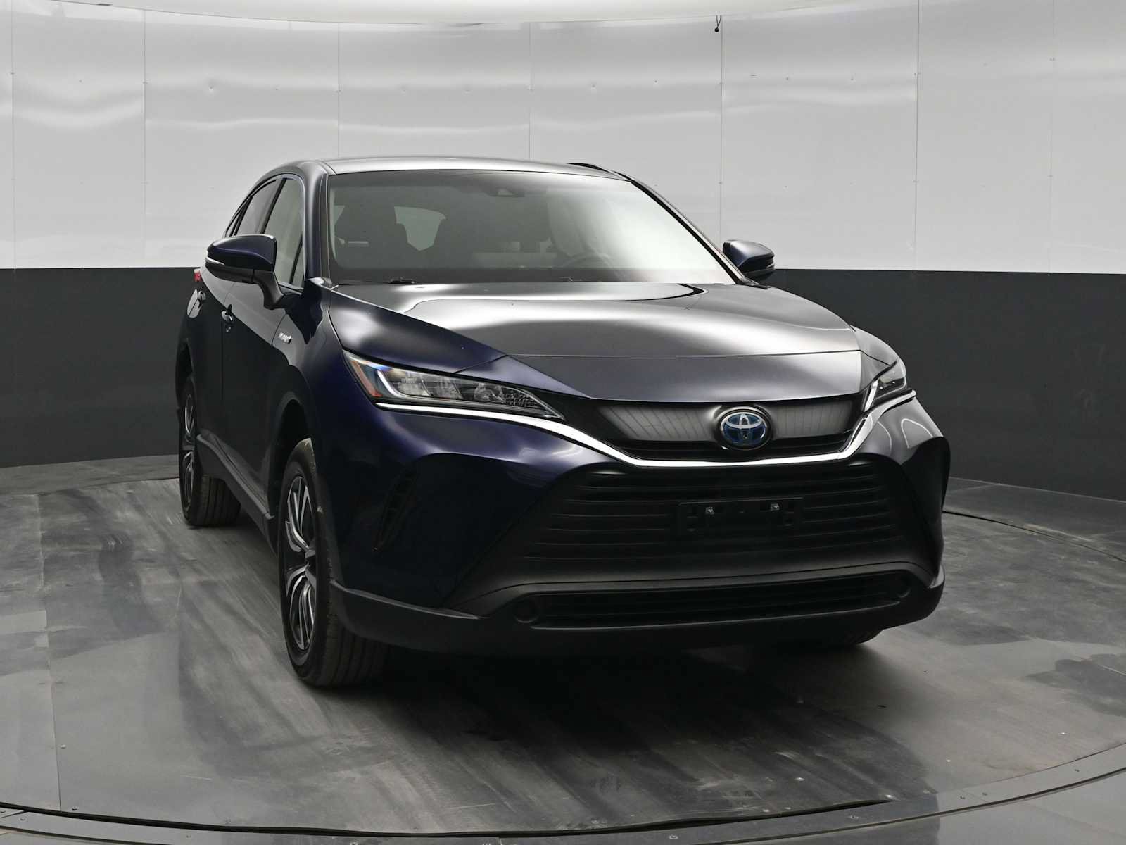 Used 2021 Toyota Venza LE AWD/4WD image 2