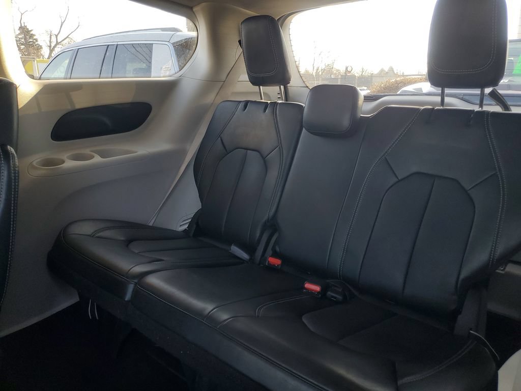 Used 2024 Chrysler Pacifica Touring-L FWD image 36