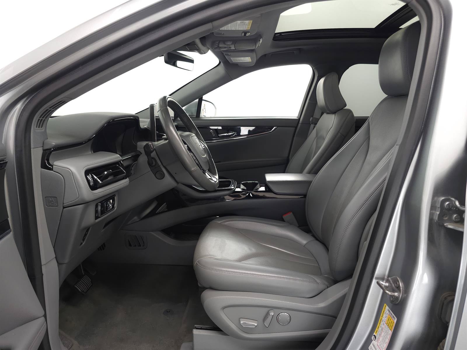 Used 2023 Lincoln Nautilus Reserve AWD/4WD image 4