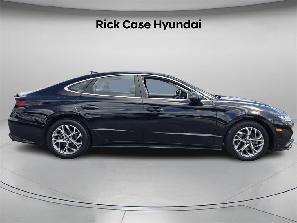 Certified 2022 Hyundai Sonata SEL w/ Preferred Accessory Package image 4