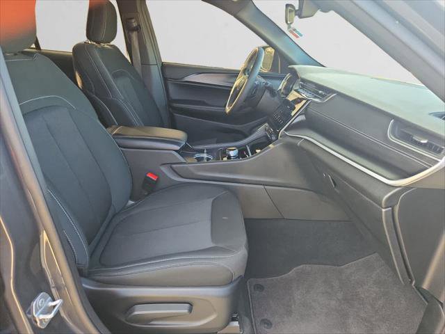 Certified 2025 Jeep Grand Cherokee Laredo X image 15