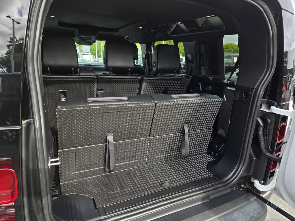Used 2024 Land Rover Defender 110 X-Dynamic SE image 36