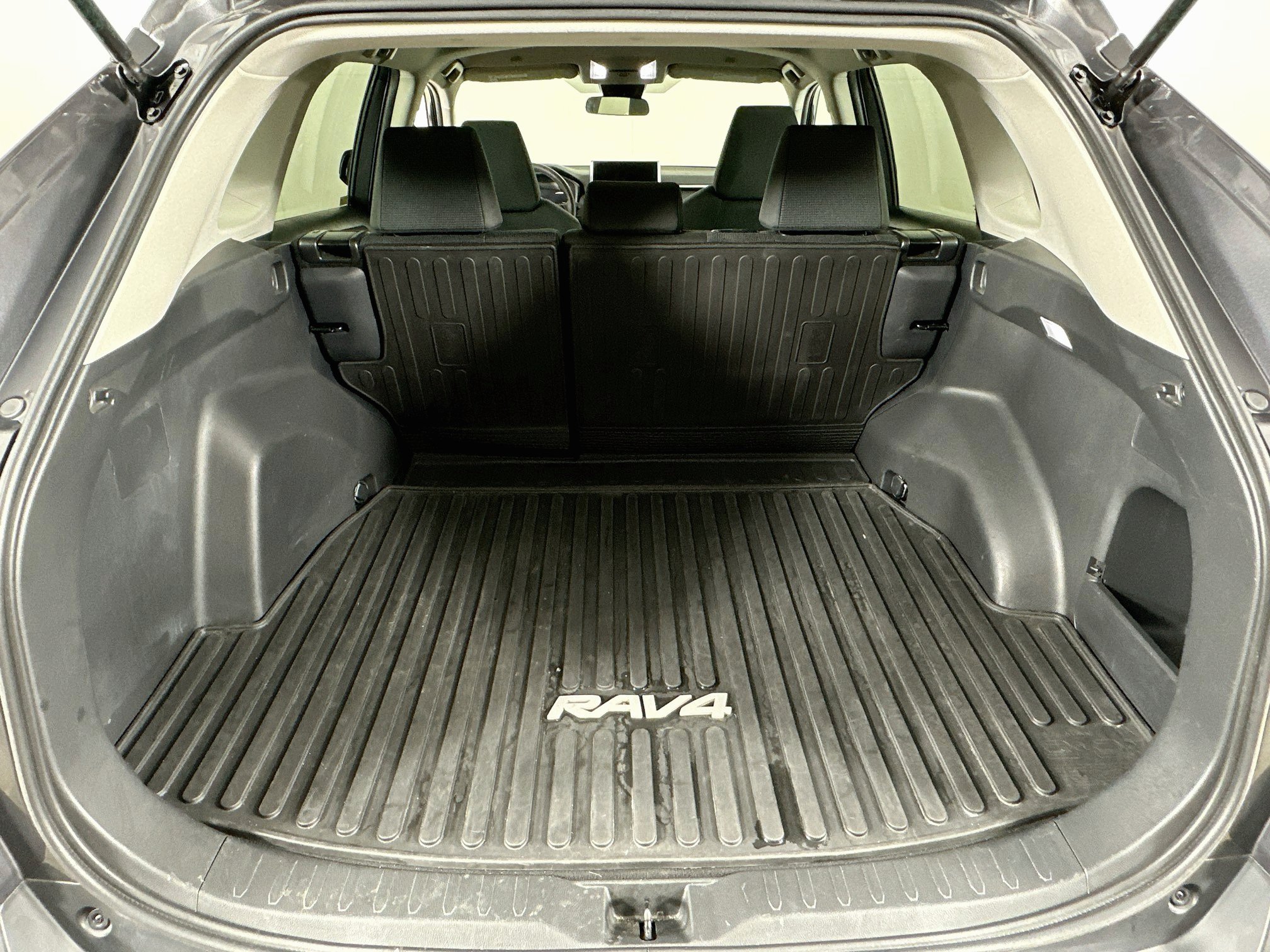 Used 2025 Toyota RAV4 LE FWD image 27
