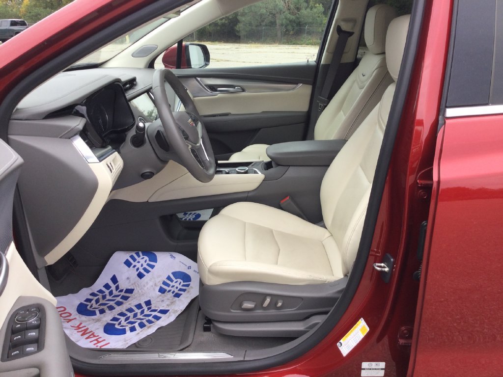 Used 2024 Cadillac XT5 Premium Luxury w/ LPO, Floor Liner Package FWD image 14