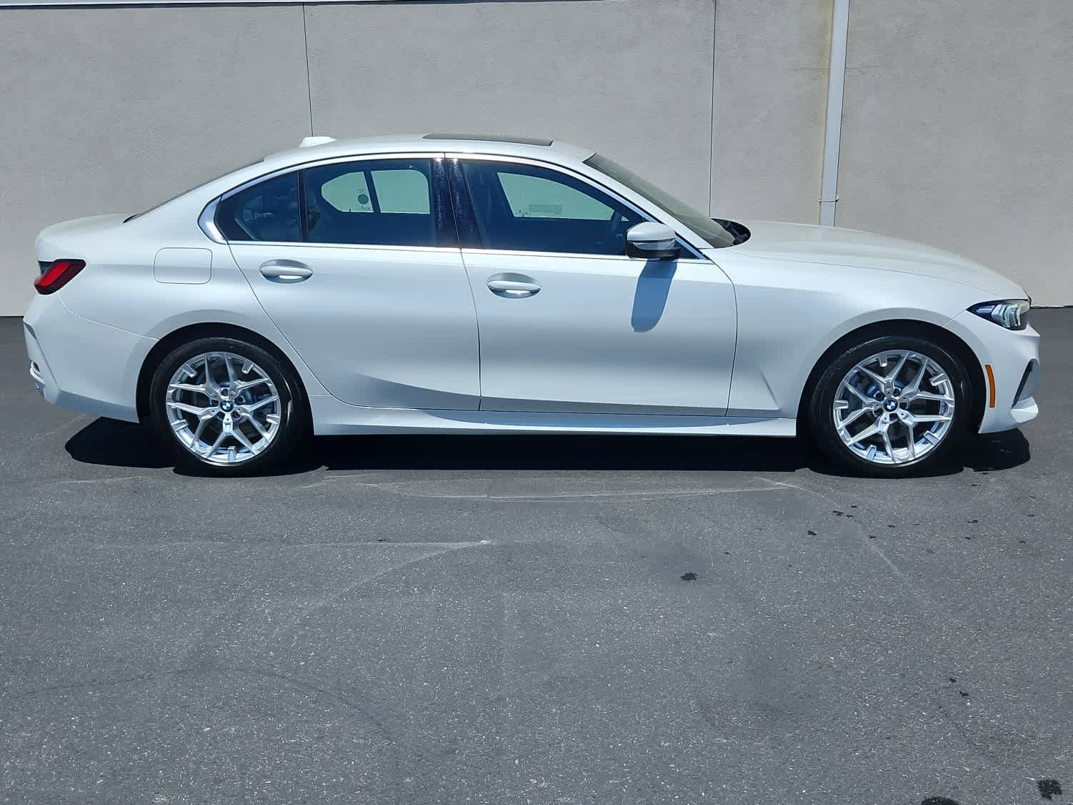 Used 2025 BMW 330i Sedan RWD image 3
