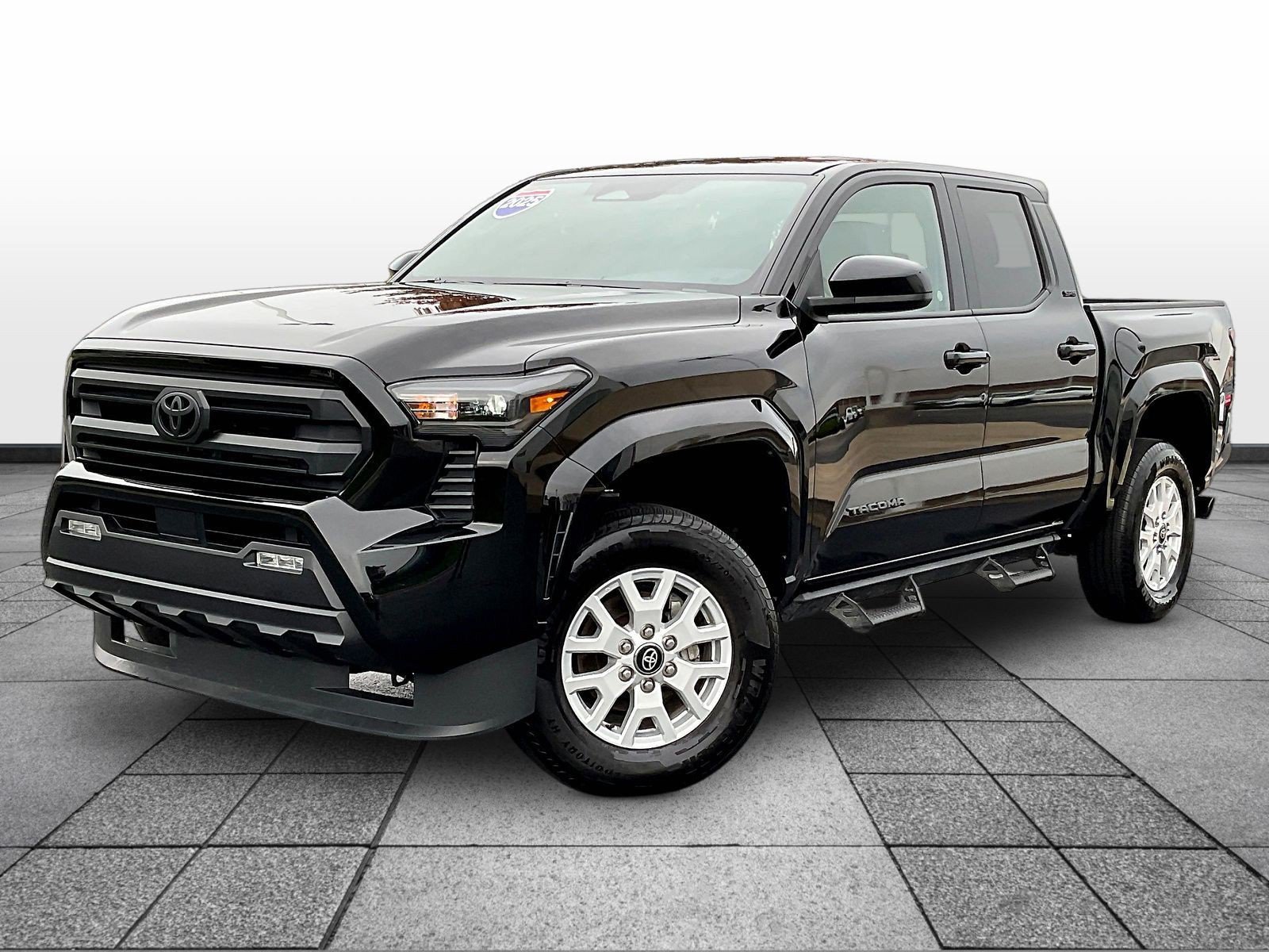 Used 2025 Toyota Tacoma SR5 AWD/4WD image 3
