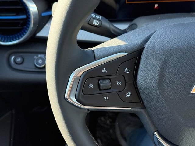 Used 2025 Chevrolet Trax LT w/ Driver Confidence Package FWD image 17