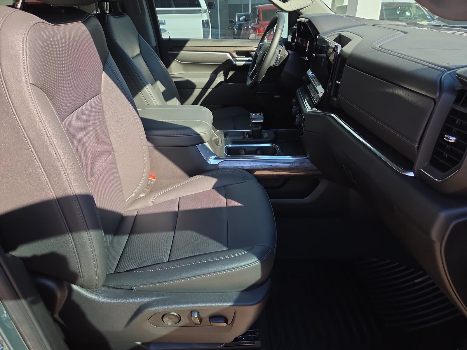 Used 2025 Chevrolet Silverado 1500 LTZ RWD image 28