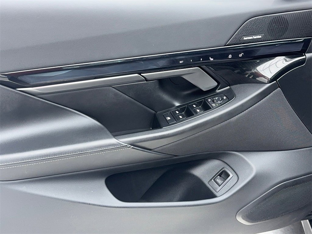 Used 2024 BMW i5 eDrive40i image 40