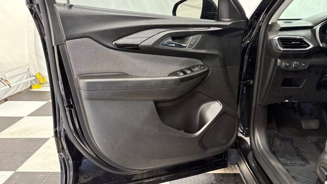 Used 2021 Chevrolet TrailBlazer LT w/ Driver Confidence Package image 13