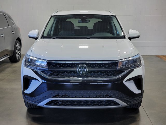 Used 2023 Volkswagen Taos SE FWD image 3